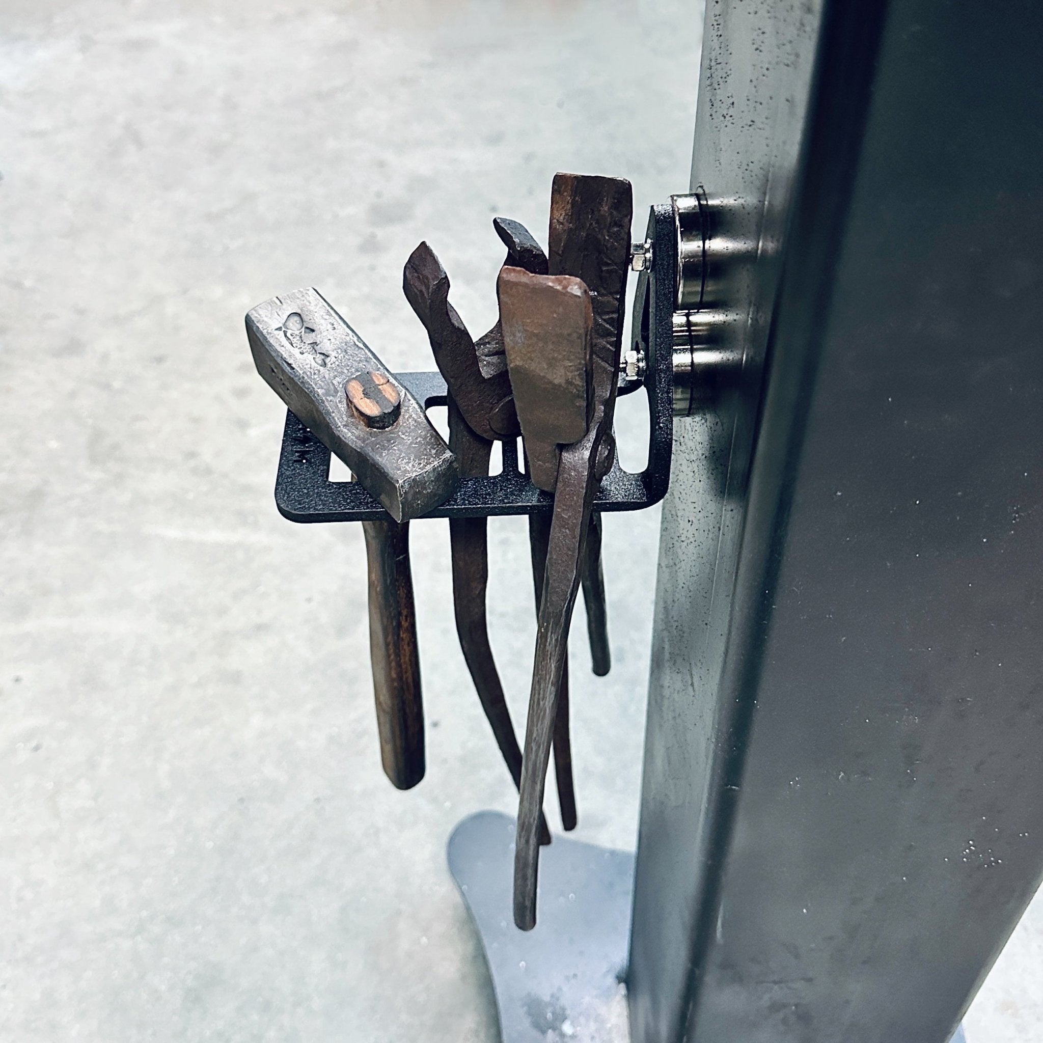QuickDraw Portable Magnetic Rack – HouseMade Industrial