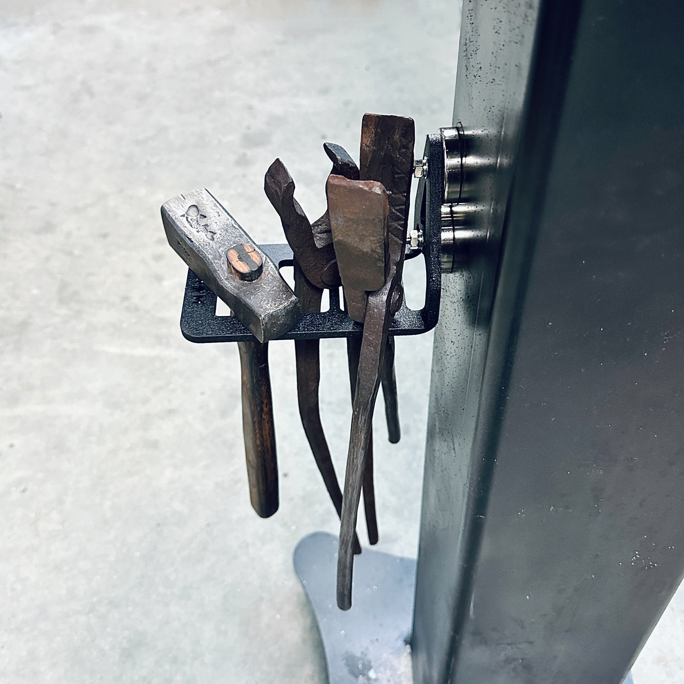 QuickDraw Portable Magnetic Rack