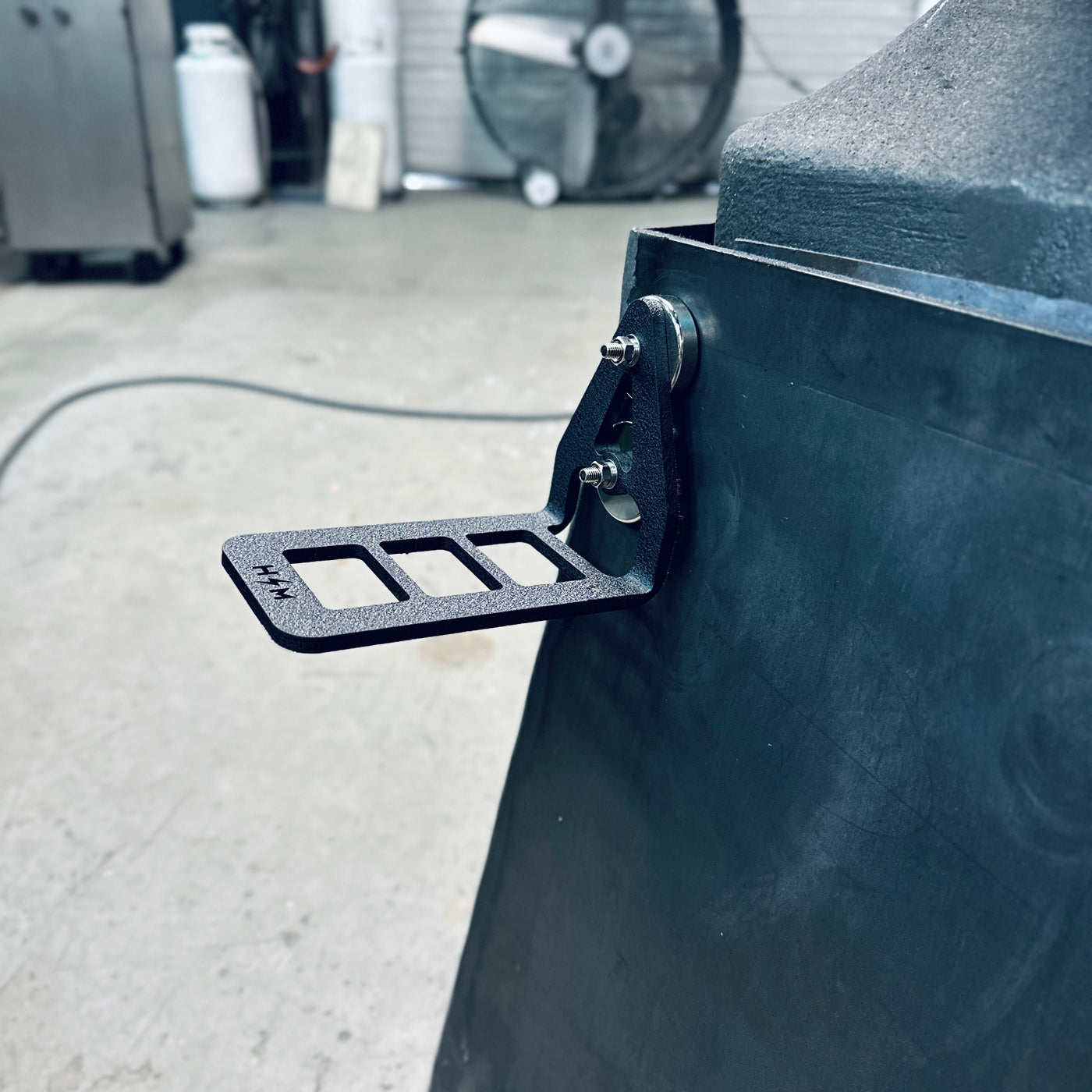 QuickDraw Portable Magnetic Rack
